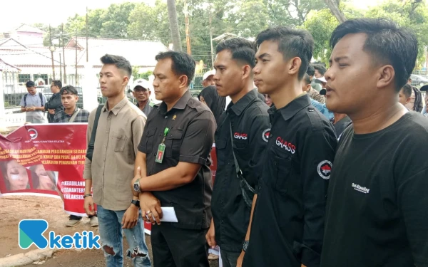 Thumbnail Mahasiswa Minta Transparansi Sidang KDRT, PN Palembang Tegaskan Semua Prosedural