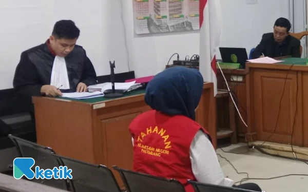 Thumbnail JPU Kejari PalembangTuntut Evy Lamarya 2 Tahun Bui, Kasus Penggelapan Sertifikat