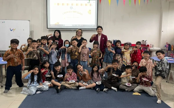 Thumbnail Mahasiswa FIKOM UC Ajak Siswa SD Citra Berkat Berkreasi dalam “Cookies Art Class”