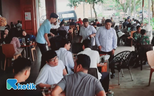 Thumbnail Berita - Banjir Ganggu Jaringan Internet di Aceh, Polres Abdya Buka Akses Starlink untuk Publik