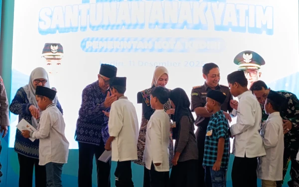 Thumbnail Berita - Pemkot Kediri Salurkan Bansos ke Ribuan Anak Yatim, Mbak Wali: Wujud Komitmen Kota Layak Anak