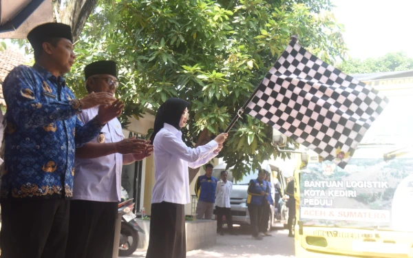 Thumbnail Berita - Kota Kediri Kirim 7 Truk Bantuan Logistik untuk Korban Bencana Aceh dan Sumatera