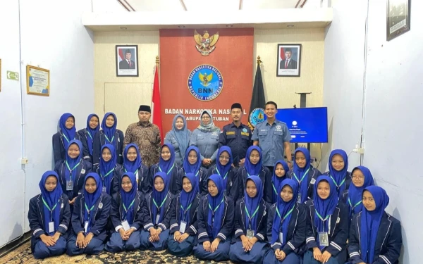 Thumbnail Berita - BNNK Tuban Terima Kunjungan MTs Al Hasaniyyah Senori, Perkuat Edukasi P4GN