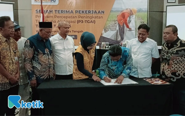 Thumbnail Berita - Tingkatkan Perekonomian Petani dan Ketahanan Pangan, Kementerian PU dan Komisi V Kucurkan Program Irigasi di Cilacap