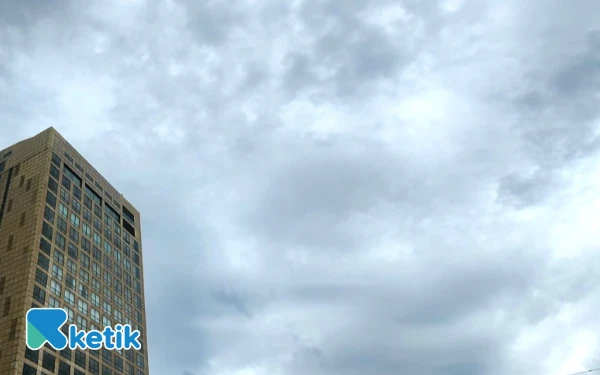 Thumbnail Kota Surabaya dan Kediri Diprakirakan Hujan Ringan 12 Desember 2025, Cek Info Cuaca Jawa Timur