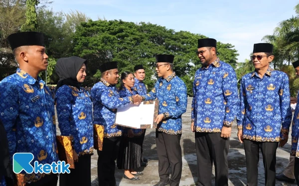 Thumbnail Berita - Halmahera Selatan Percepat Penguatan Birokrasi Lewat Penyerahan 1.839 SK PPPK