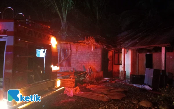 Thumbnail Berita - Listrik di Abdya Padam, "Panyot" Minyak Tanah Tumpah Sebabkan Kios Terbakar