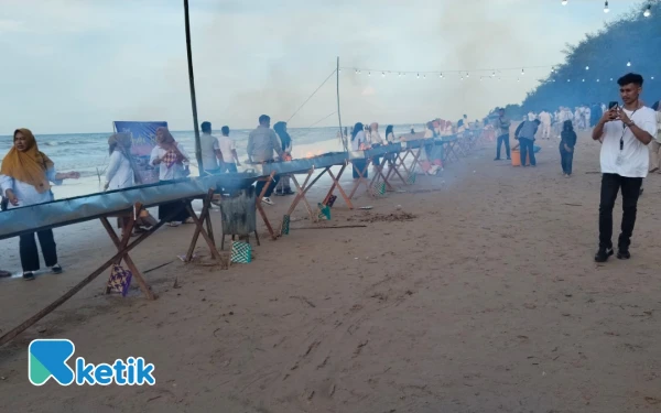 Thumbnail Berita - Angkat Kearifan Lokal dan Ekonomi Nelayan, Festival Jhuko’ Tonoh Digelar di Pantai Lon Malang Sampang