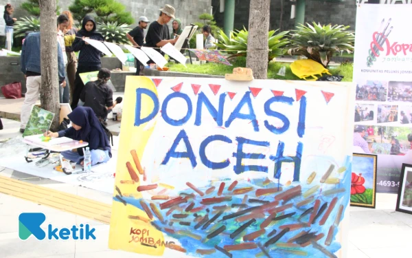 Thumbnail Berita - [FOTO] Komunitas Pelukis Jombang Galang Donasi untuk Bencana Sumatera lewat Pameran