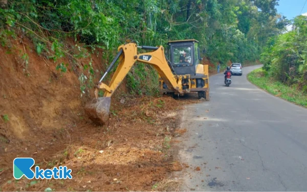 Thumbnail Perapihan Bahu Jalan Aweh‑Cikapek, DPUPR Lebak Fokus Kenyamanan dan Keselamatan Pengguna