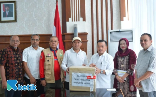 Thumbnail Berita - Solidaritas Antardaerah! Wagub Aceh Terima Bantuan Rp1 Miliar dan 1 Ton Beras dari Jambi untuk Korban Banjir