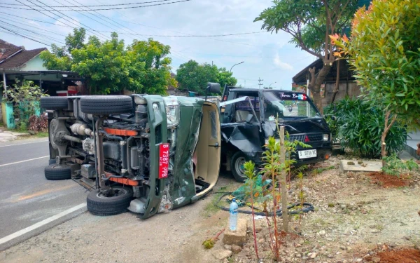 Thumbnail Berita - Hindari Penyeberang, Mobil Transpas Lapas Tuban Alami Kecelakaan