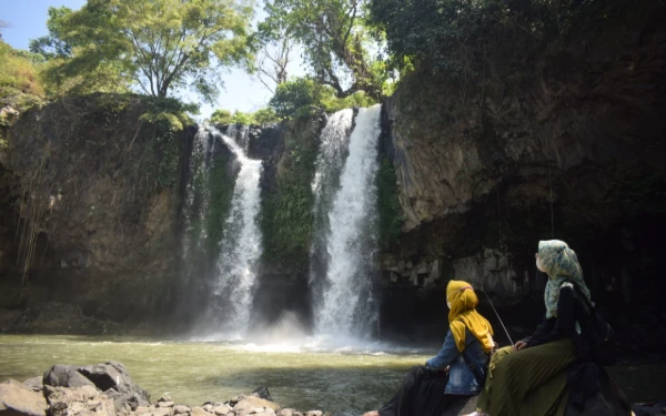 Thumbnail Berita - Libur Natal 2025 Panjang, Ini 5 Destinasi Wisata Favorit di Pemalang yang Wajib Dikunjungi