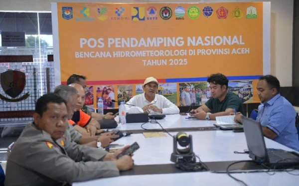 Thumbnail Berita - TEGAS! Wagub Aceh Minta Bantuan Tak Menumpuk, Langsung Salurkan ke Warga