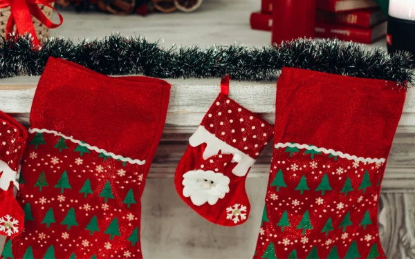 Thumbnail Bukan Sekadar Dekorasi: Menguak Sejarah dan Makna Simbolik Christmas Stocking di Balik Hadiah Natal