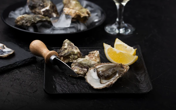 Thumbnail Berita - Oyster Mentah: Hidangan Wajib Masyarakat Prancis Saat Malam Natal dan Tahun Baru