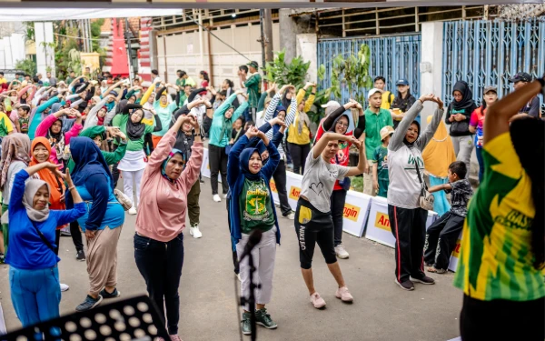 Thumbnail Pecah! 2 Pemain Asing Persebaya Bikin Heboh Krembangan, Warga Berebut Foto Bersama