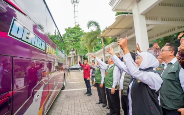 Thumbnail Gubernur Khofifah Lepas 55 Transmigran Jatim ke Tiga Provinsi