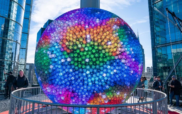 Thumbnail Berita - Ikonik! Begini Perjalanan Panjang Bola Malam Tahun Baru di Times Square New York