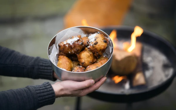 Thumbnail Berita - Mengenal Oliebollen, Camilan Khas Belanda Saat Perayaan Tahun Baru
