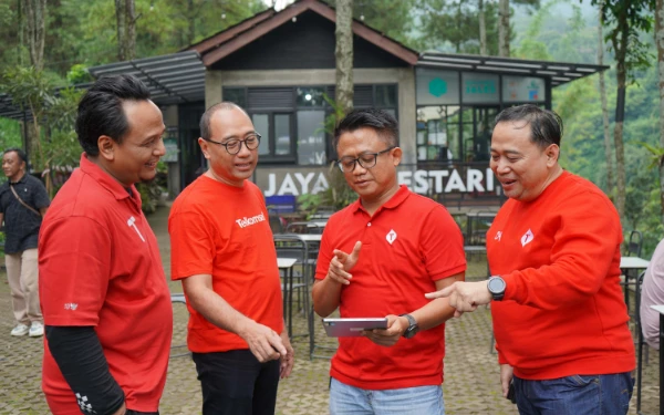 Thumbnail Berita - Natal dan Tahun Baru Lebih Bermakna, Telkomsel Jalankan CSR "Sambungkan Senyum"