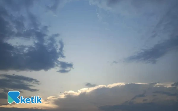 Thumbnail Cuaca Kota Jakarta 18 Desember 2025 Diprakirakan Hujan Ringan, Denpasar Cerah Berawan