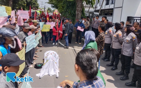 Thumbnail Berita - Ampera Gelar Aksi Hakordia di Blitar, Desak Negara Bongkar Mafia Tanah dan Hutan