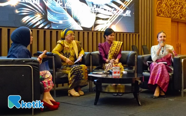 Thumbnail Berita - Digagas Dr. Hj. Nurmalah, Buku Ini Jadi Alarm Keras Kekerasan Perempuan-Anak di Sumsel