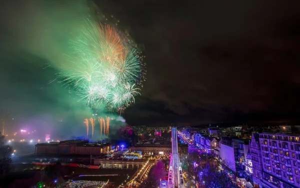 Thumbnail Berita - Bukan Cuma Kembang Api, Ini Serunya Hogmanay dan Tradisi 'First Footing' saat Malam Tahun Baru di Skotlandia!