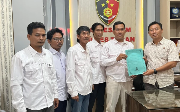 Thumbnail Berita - Nama Organisasi Dibuat Pungli Kades di Bojonegoro, Pengurus PWI Tuban Laporkan Oknum Wartawan ke Polisi