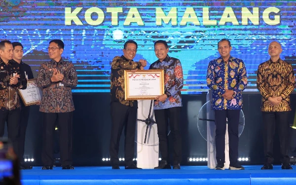 Thumbnail Nilai Sempurna, Wali Kota Malang Terima Penghargaan Indeks Reformasi Hukum Terbaik II