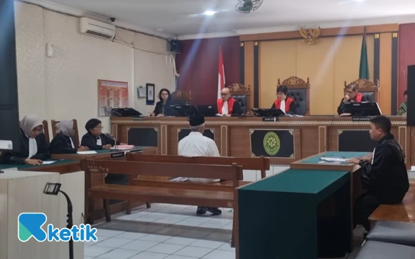 Thumbnail Berita - Skandal Dana Hibah Pariwisata Sleman, Dakwaan Jaksa Beberkan Peran Raudi Akmal, Arif Kurniawan, dan Strategi 'Dana Nganggur'