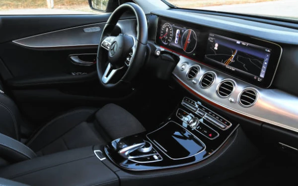 Thumbnail Berita - Jangan Ada yang Terlewat! Ini Daftar Barang Wajib Ada di Mobil Ketika Perjalanan Akhir Tahun