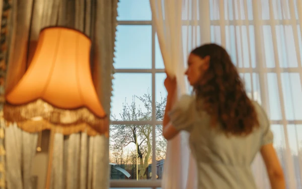 Thumbnail Simbol Awal Baru, Ini Arti Tradisi Membuka Pintu dan Jendela Saat Tahun Baru