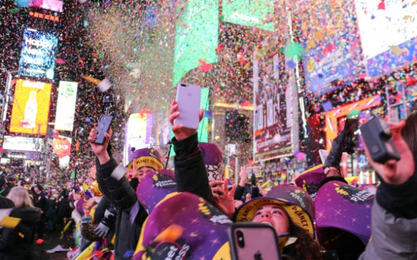 Thumbnail Asal Usul Countdown, dari Simbol Kehancuran Dunia hingga Tradisi Wajib Tahun Baru