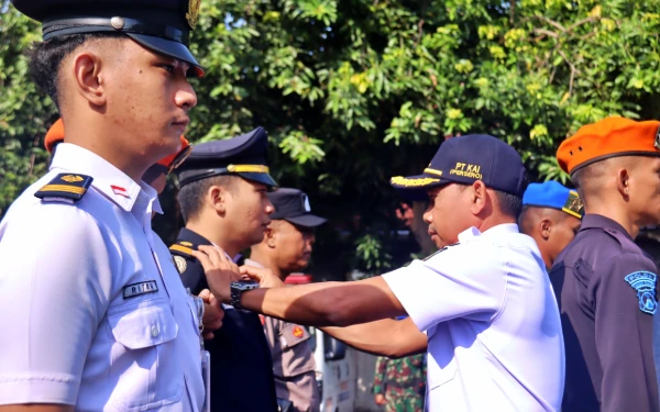 Thumbnail Berita - Apel Gelar Pasukan Angkutan Nataru, Daop 7 Madiun Siap Melayani Penumpang Kereta Api
