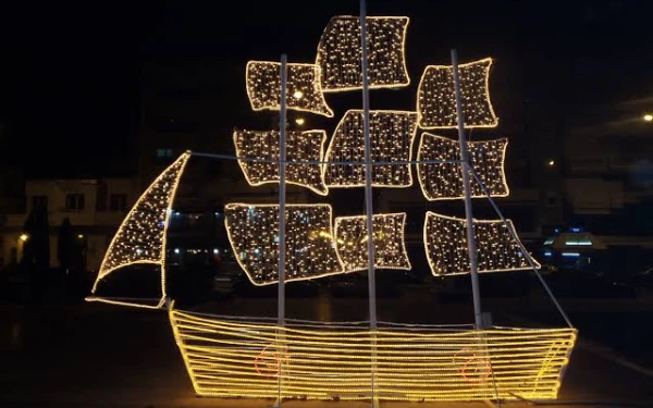 Thumbnail Karavaki, Menyalakan Cahaya Kepulangan dalam Tradisi Kapal Natal Yunani