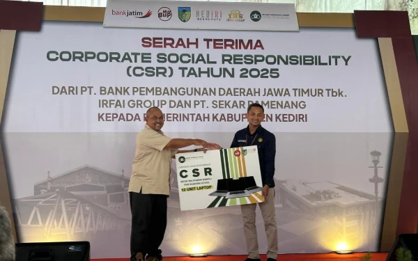 Thumbnail Berita - PT Sekar Pamenang Salurkan CSR 12 Laptop untuk SMA Dharma Wanita I Pare, Dukung Pendidikan Digital di Kediri