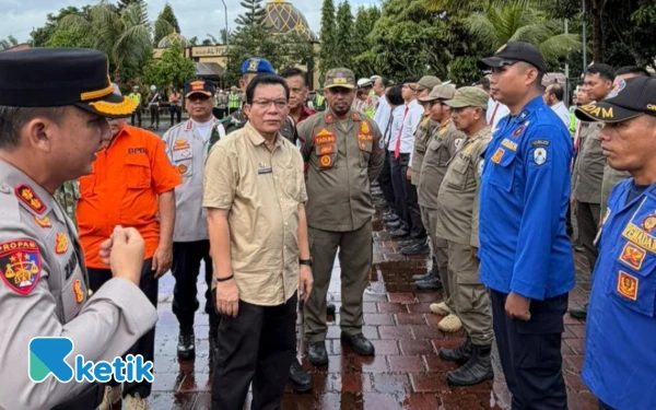 Thumbnail Pj Sekda Lebak Hadiri Apel Gelar Pasukan Operasi Lilin Maung 2025 di Mapolres Lebak