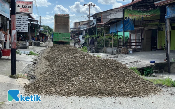 Thumbnail Berita - Pembangunan Jalan Penghubung Desa di Babahrot Dikerjakan, Tanpa Papan Informasi