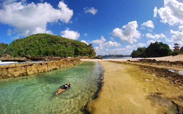 Thumbnail Jelang Akhir Tahun, 3 Pantai Eksotis di Kabupaten Malang Jadi Magnet Wisatawan