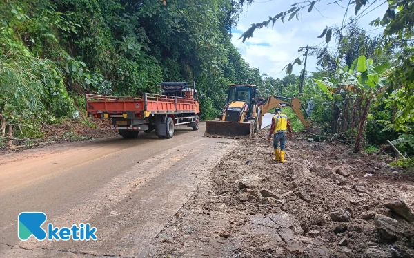 Thumbnail Berita - Waspada! Dua Ruas Jalan di Lebak Ini Paling Rawan Longsor Saat Musim Hujan