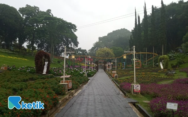 Thumbnail Berita - Instagramable! 3 Kebun Bunga Cantik di Kota Batu Ini Jadi Destinasi Favorit Libur Akhir Tahun
