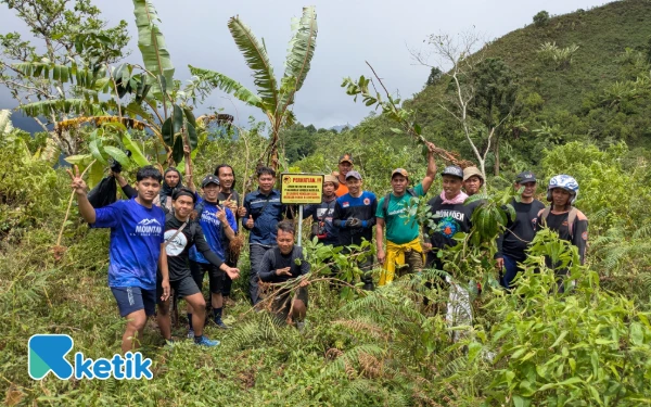 Thumbnail Berita - Gerakan Peduli Muria Tanam Ratusan Pohon, Pulihkan Fungsi Hutan Puncak Savana Tunggangan