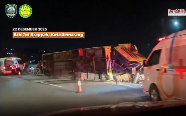 Thumbnail Berikut Daftar Korban Tewas Kecelakaan Bus Cahaya Trans di Exit Tol Krapyak Semarang