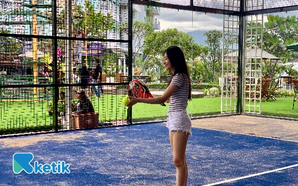 Thumbnail Main Padel di Atas Awan! Senyum World Hotel Hadirkan Lapangan Pertama di Kota Batu dengan View Gunung