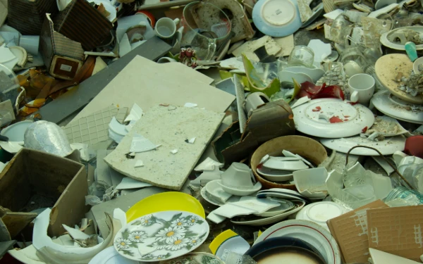 Thumbnail Berita - Saat Piring Pecah Menjadi Pesan Cinta: Cerita dari Malam Tahun Baru di Denmark