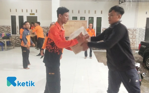 Thumbnail Berita - BPBD Jatim-Gresik Turunkan Bantuan untuk Warga Benjeng Korban Banjir Kali Lamong