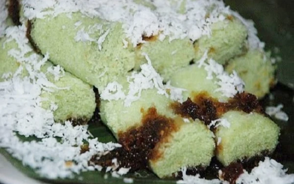Thumbnail Hangat dan Legit, Ini 3 Tempat Kue Putu Paling Nikmat di Malang untuk Momen Natal dan Tahun Baru