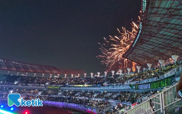 Thumbnail Tips Aman Main Kembang Api, Ayah Bunda Wajib Tahu!